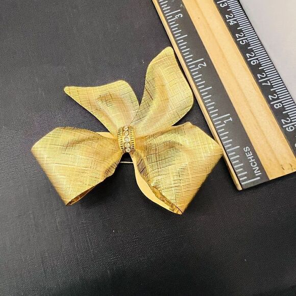 Vintage Textured Satin Bow Ribbon Brooch Crystal Accent Large Gold Matte 4085 - Picture 8 of 9